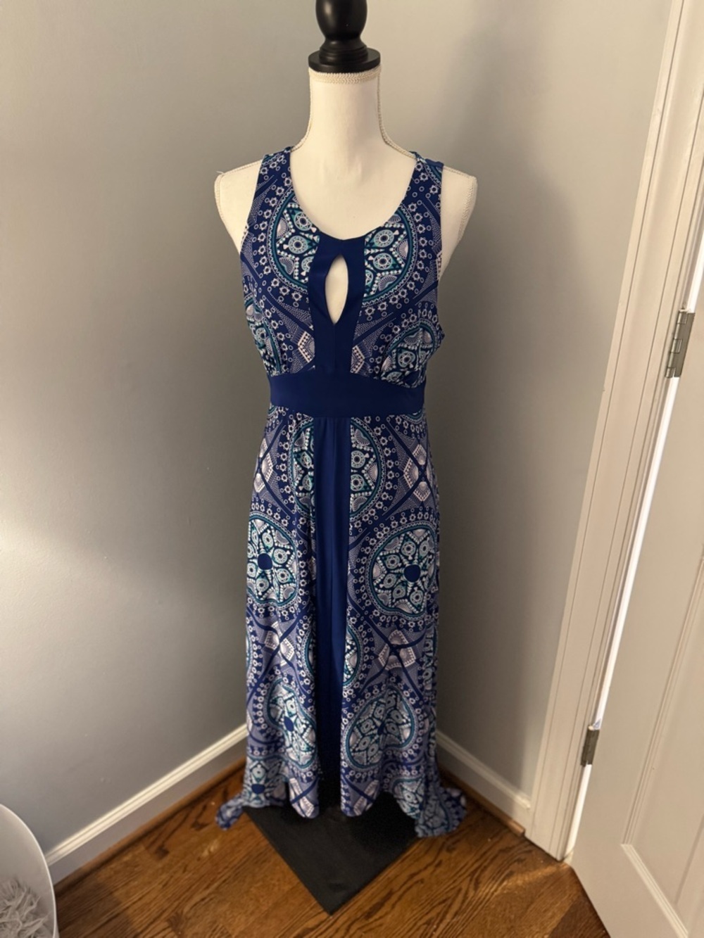 INC summer dress handkerchief bottom Stretchy blues keyhole front & back Sz L